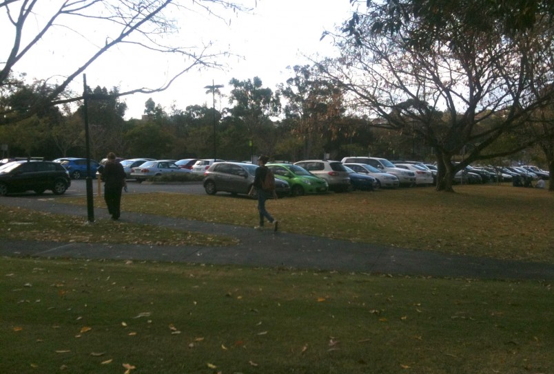 UQ students drive to class