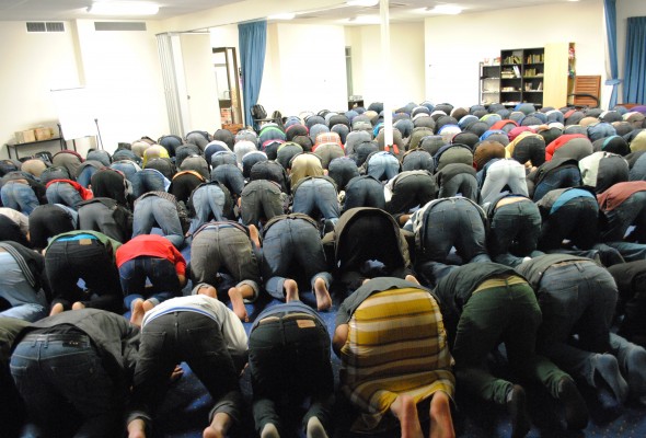 Muslims_praying