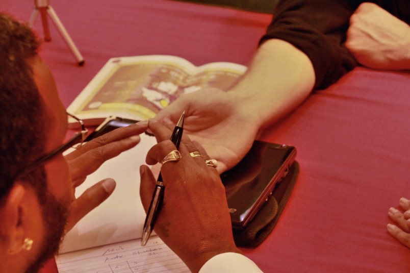 Palm reading in Mumbai